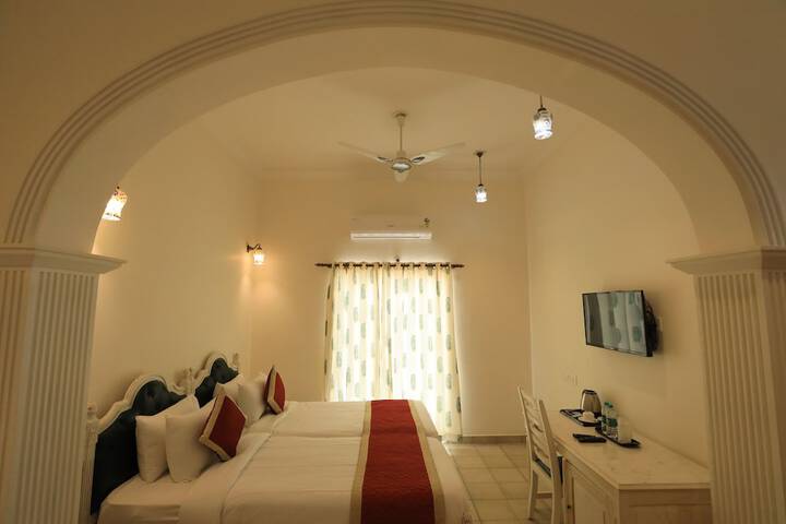 Room 4 of 40