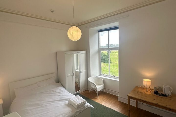 Room 5 of 32