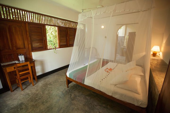 Room 4 of 72