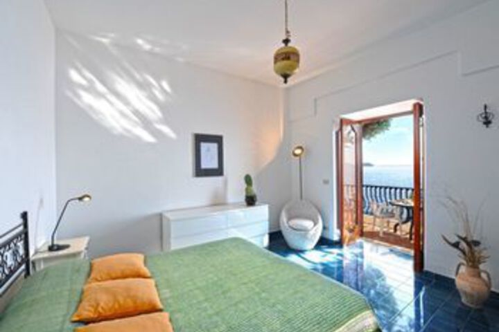 Room 5 of 18