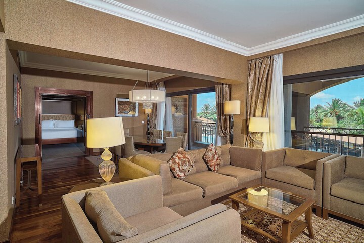 Room 34 of 102