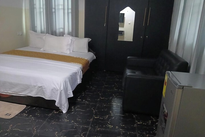 Room 8 of 21