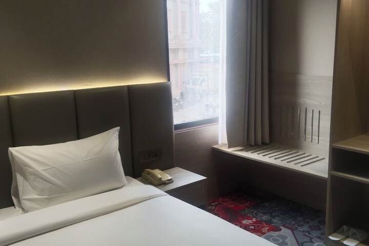 Room 16 of 26