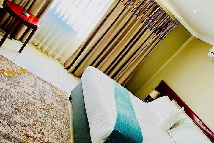 Room 7 of 17