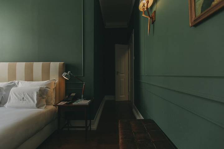Room 38 of 245