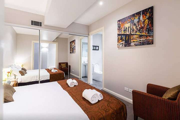 Room 3 of 73