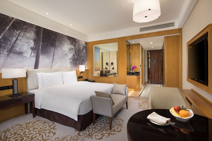 Room 8 of 170