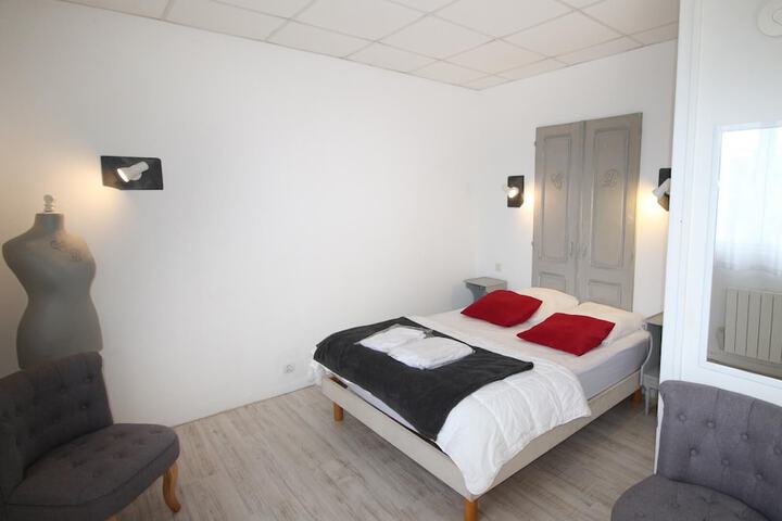 Room 53 of 164