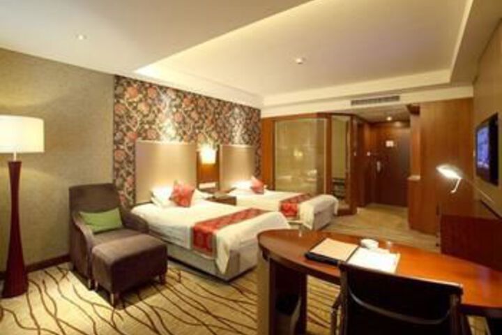 Room 11 of 32