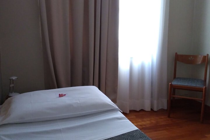 Room 9 of 33