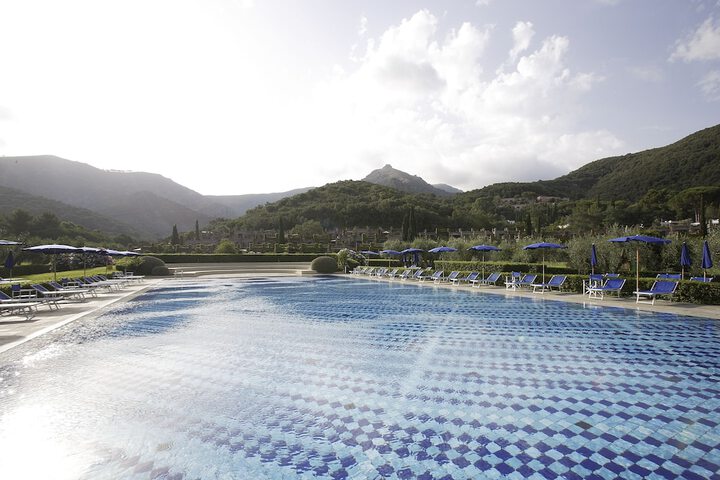 Hotel with Pool