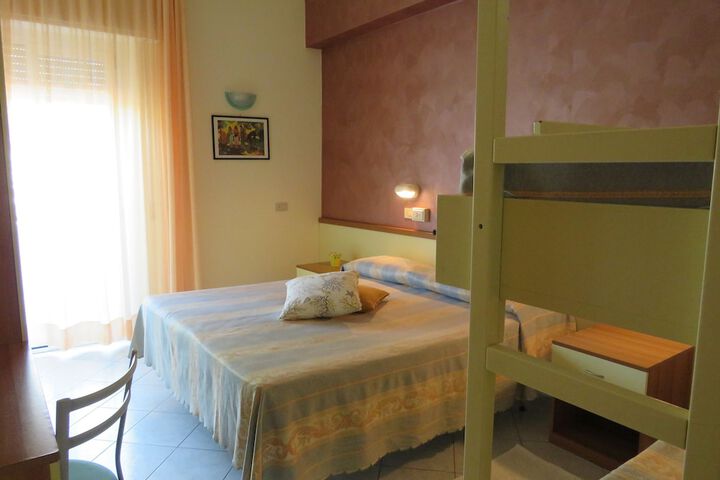 Room 13 of 35