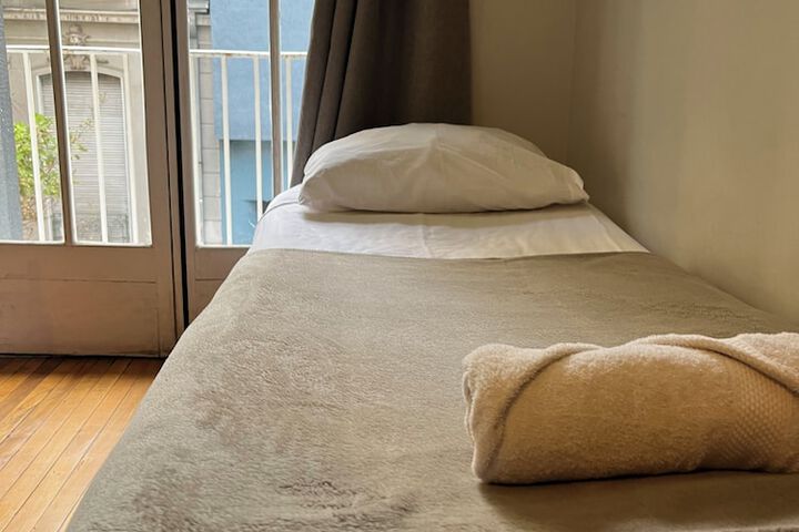 Room 4 of 7