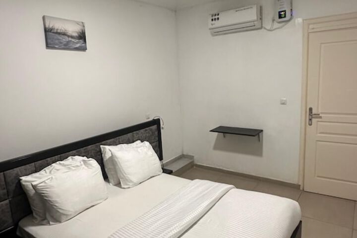 Room 9 of 56