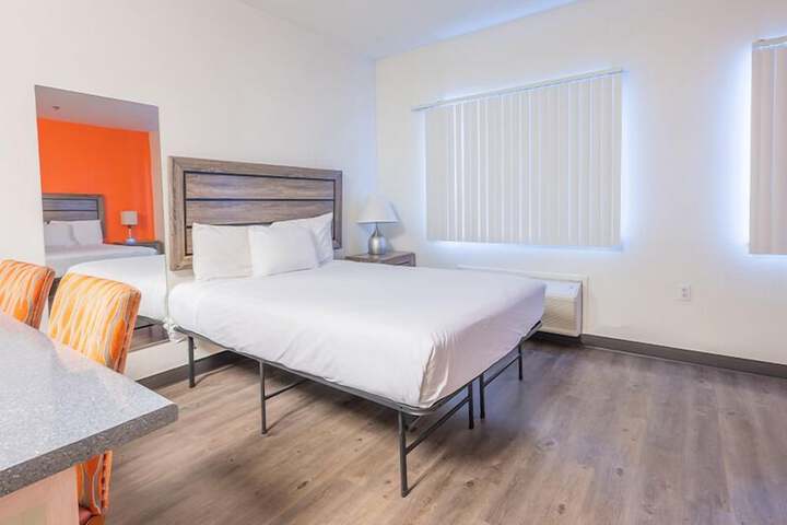 Room 8 of 28