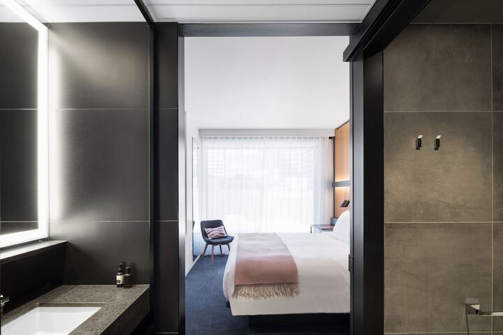 Room 34 of 105