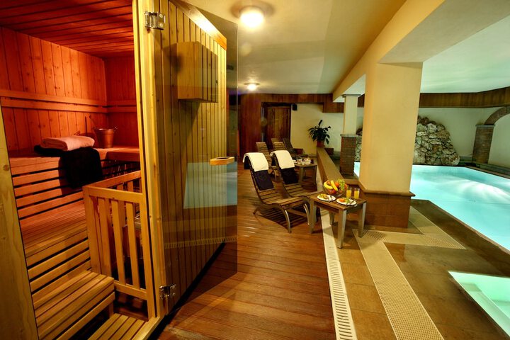 Pools & Facilities