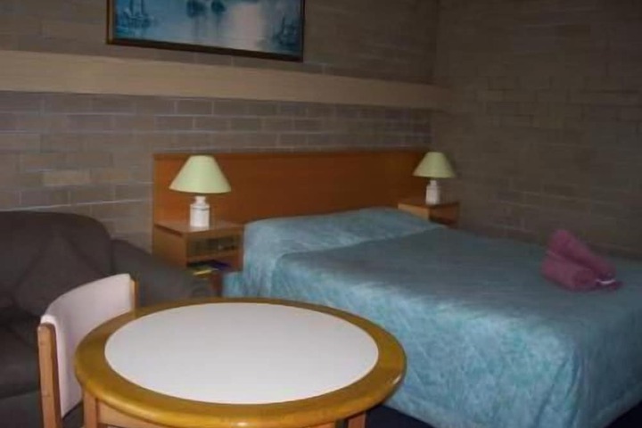 Room 4 of 24