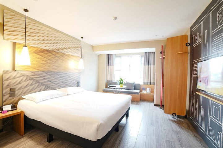 Room 17 of 29