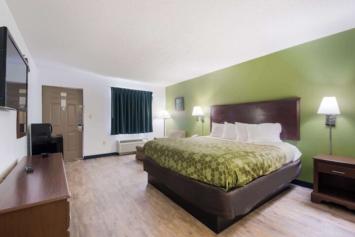 1 King Bed (12 of 13)
