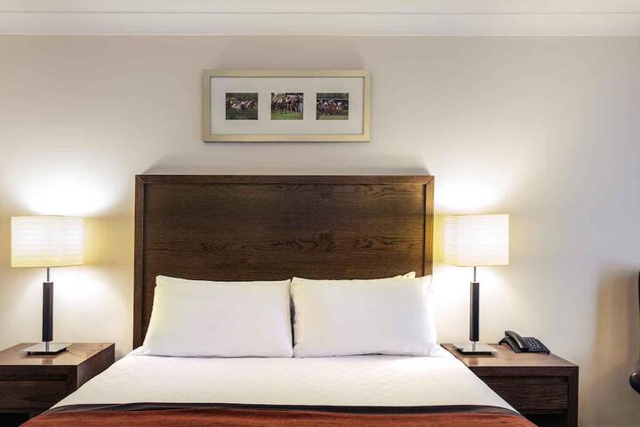 Room 52 of 157