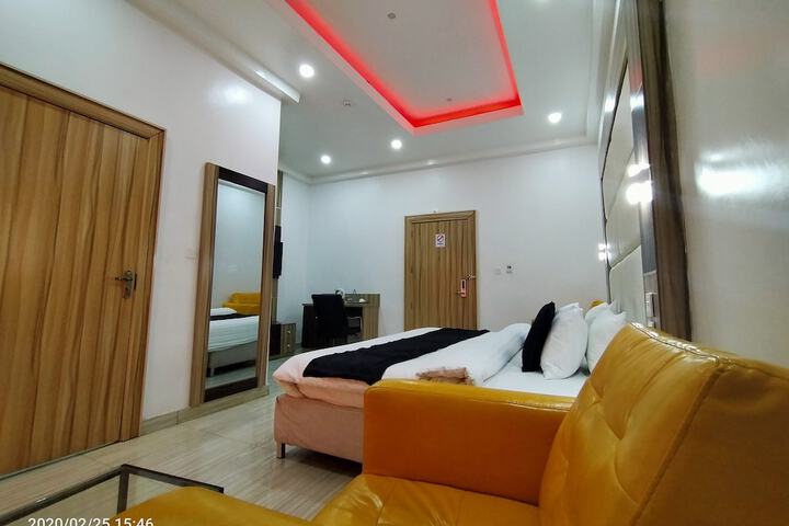 Room 10 of 79