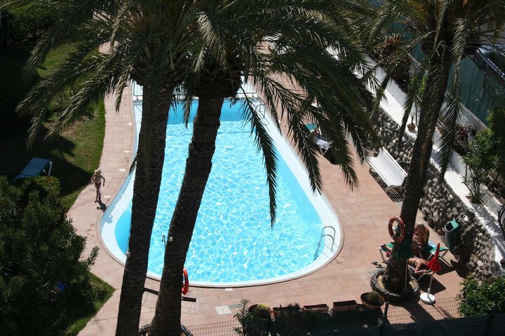 Hotel with Pool