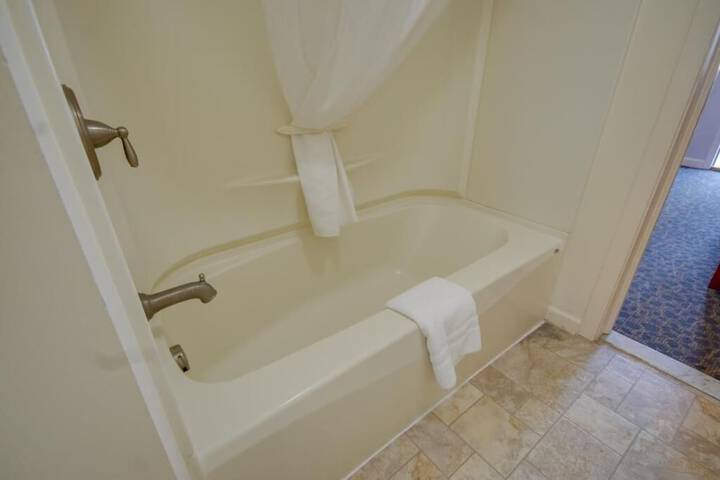 Standard 2 Queen Beds City View No Balcony (35 of 51)