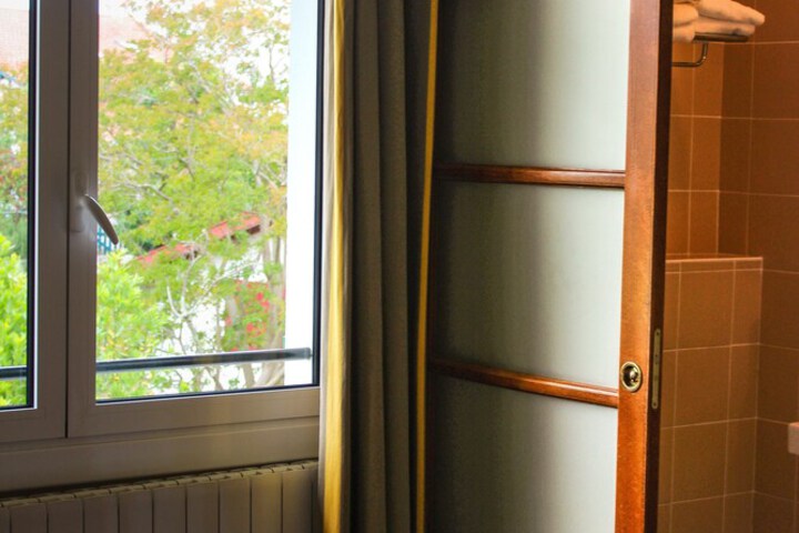 Room 30 of 46