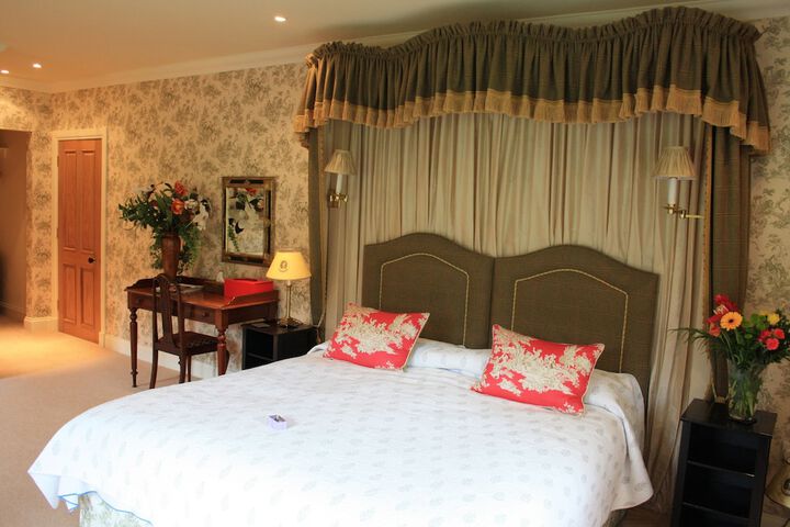 Room 3 of 74