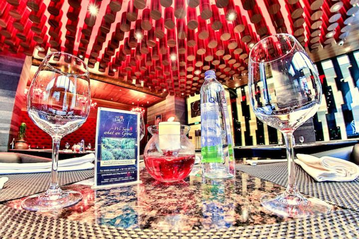 Lounge 37 of 67