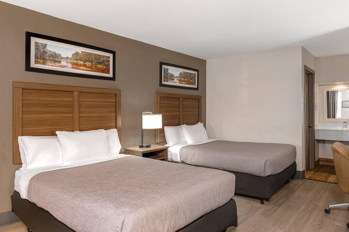 Room 25 of 46