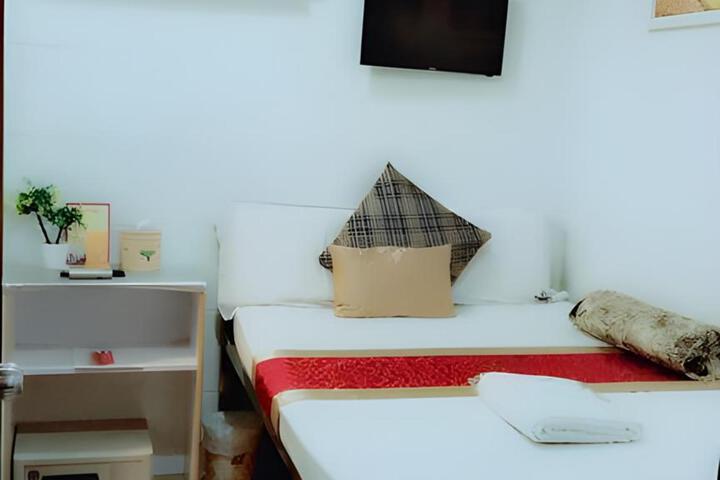 Room 2 of 6