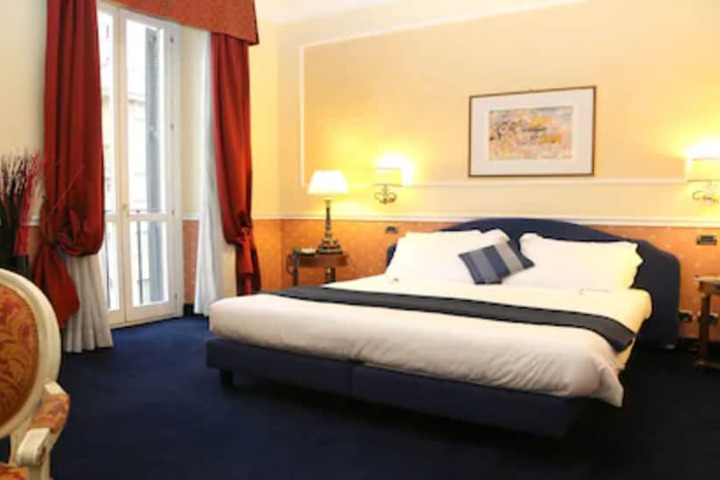 Room 33 of 70