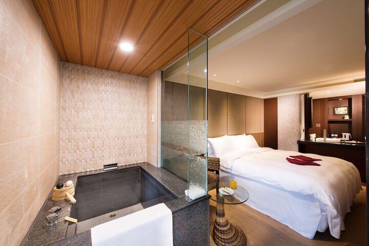 Room 6 of 50
