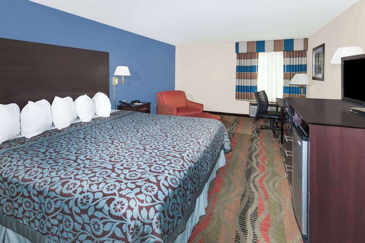 Room 14 of 27