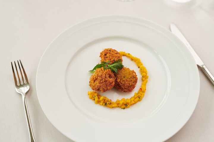 Dining 233 of 441