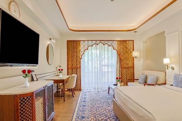Room 32 of 170