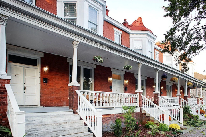 Exterior of 2 Bed Home in Downtown Savannah