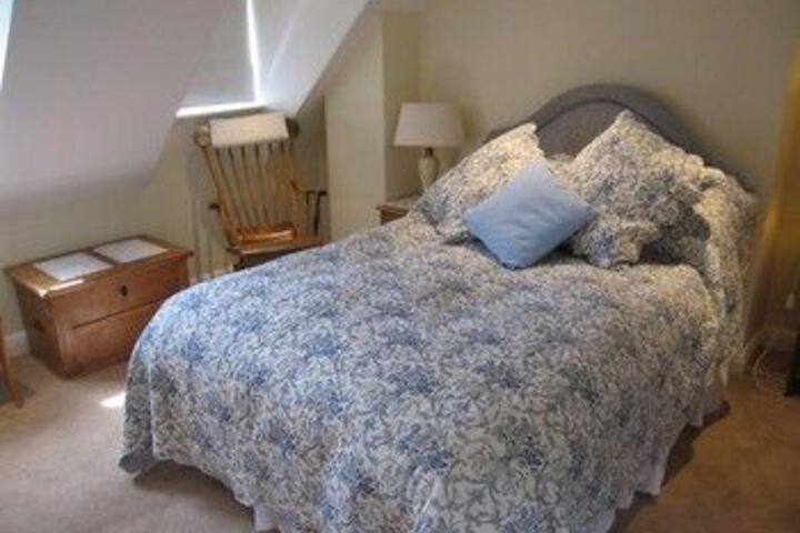 Room 9 of 18