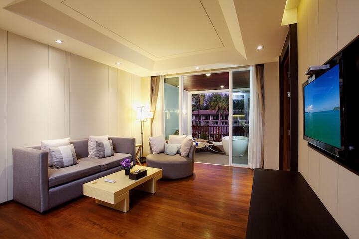Room 5 of 77
