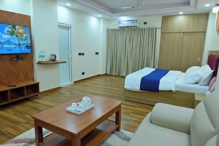 Room 10 of 16