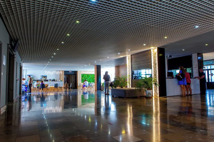 Entrance & Lobby