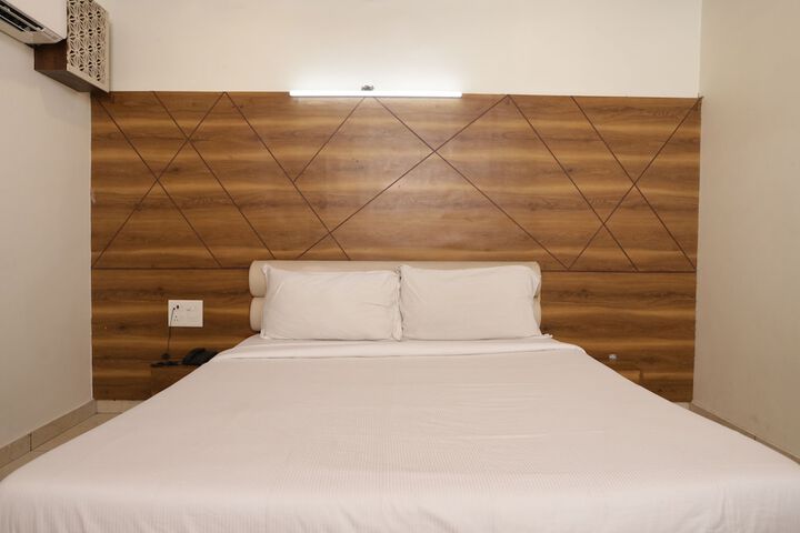 Room 5 of 13