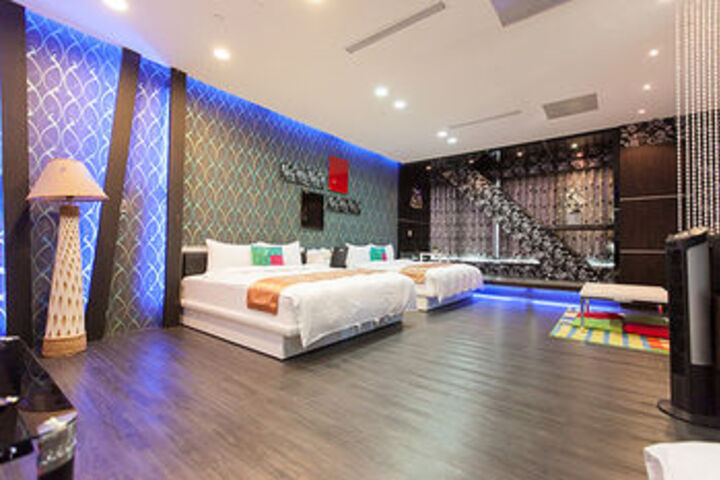 Room 16 of 34