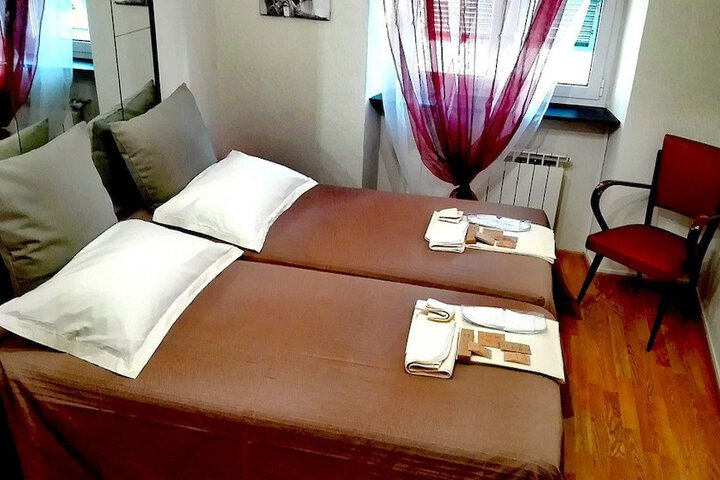 Room 1 of 4