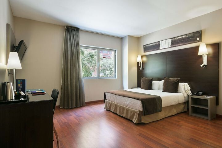 Room 8 of 90