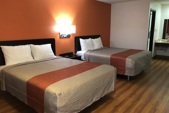 Room 4 of 28