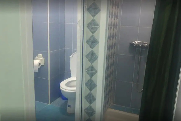 Room 7 of 12