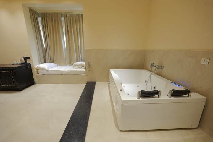 Room 10 of 38